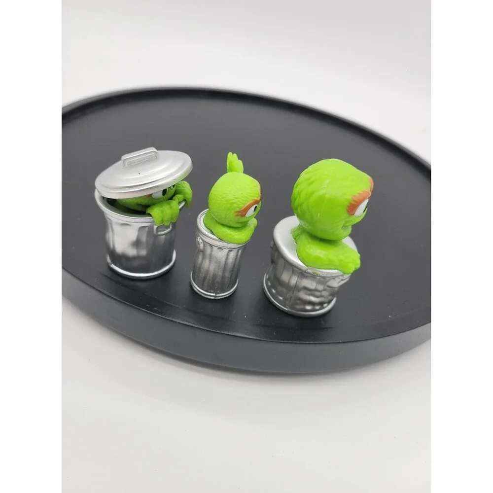 Sesame Street  Oscar the Grouch Figure Lot Of 3 PVC Cake Topper 2.5